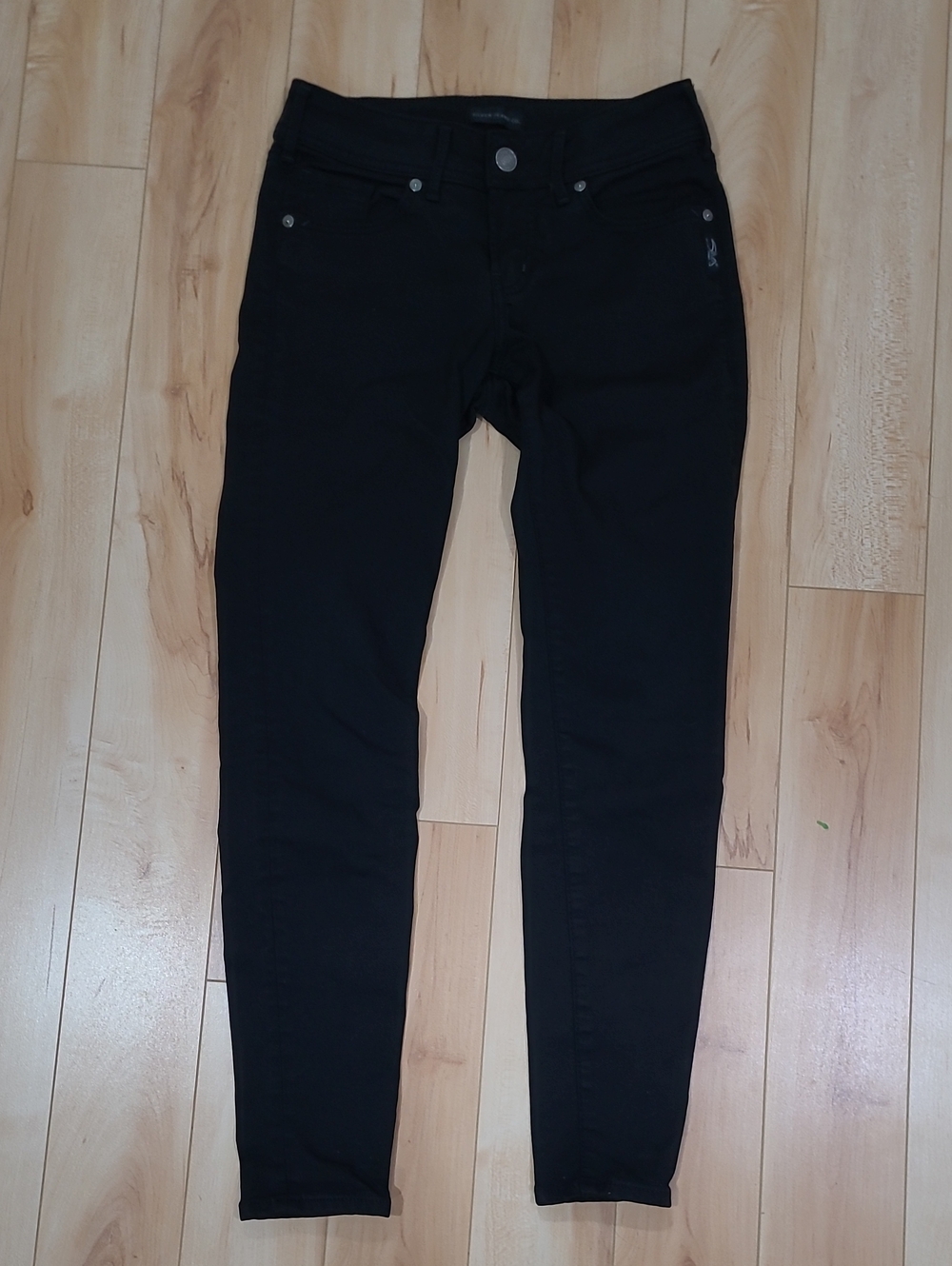 Silver Women's Size 27 Suki Super Skinny  Black Jeans
